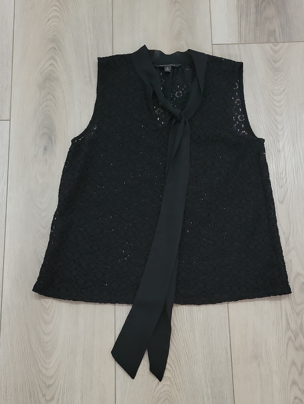 Banana Republic Black Lace Tie-Neck Sleeveless Blouse